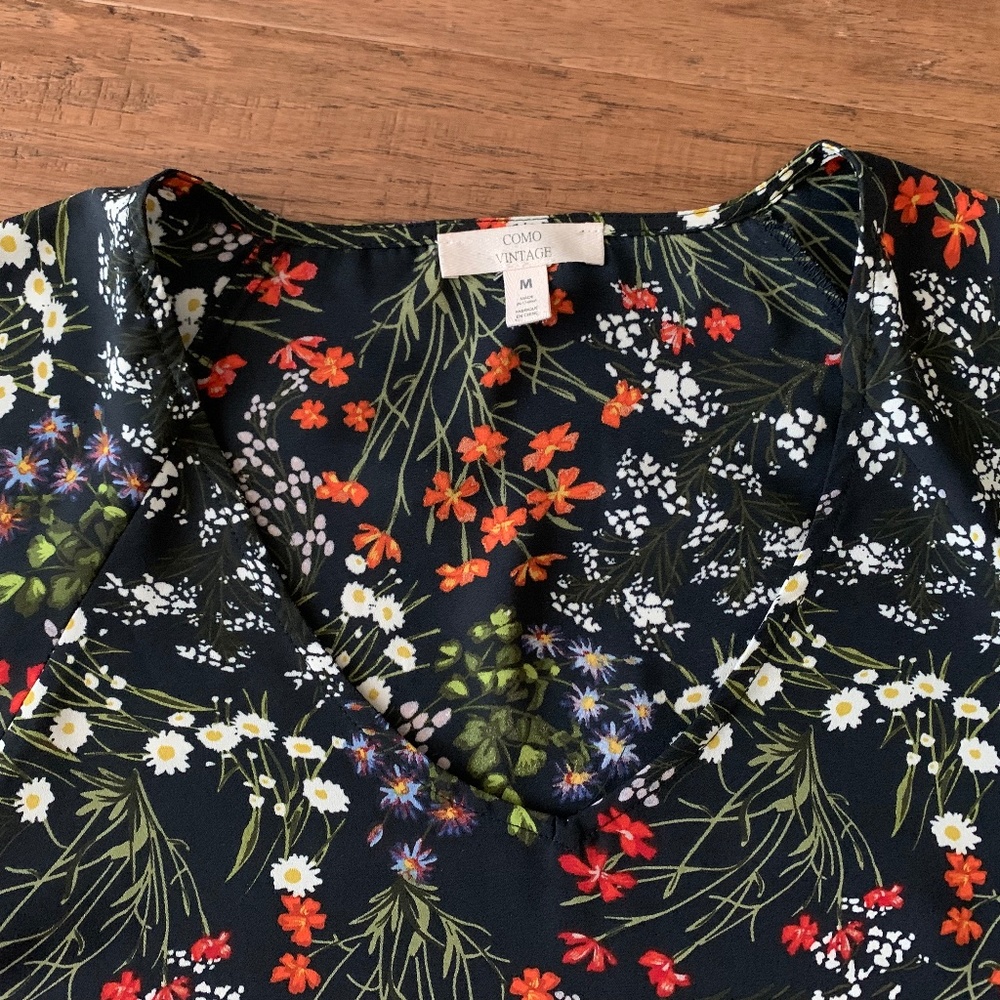 Como Vintage Black Floral Short Sleeve V-Neck Front Tie Top Blouse Dressy Casual - Picture 4 of 12